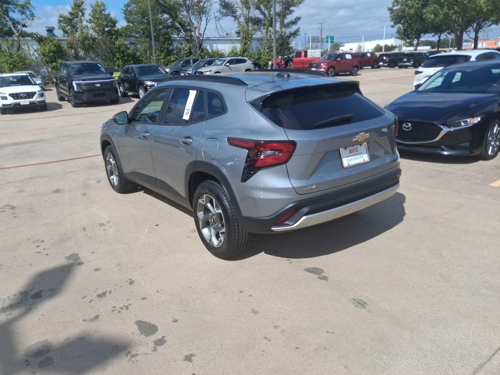 Used 2025 Chevrolet Trax LT w/ LT Convenience Package FWD image 8
