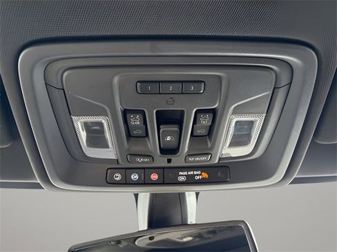 Used 2021 Chevrolet Silverado 1500 High Country image 13