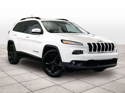 Used 2018 Jeep Cherokee Latitude w/ Altitude Package image 3