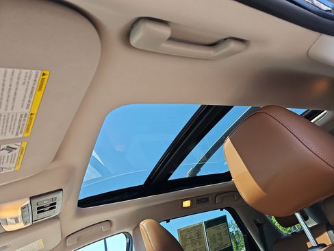 Used 2024 Nissan Pathfinder Platinum w/ Cargo Package image 32