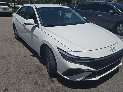 Used 2024 Hyundai Elantra SEL FWD image 7