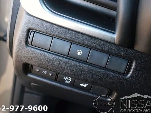 Used 2024 Nissan Rogue SV image 26