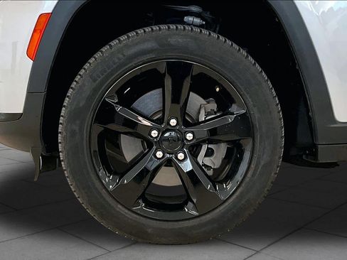 Used 2023 Jeep Grand Cherokee L Laredo AWD/4WD image 10