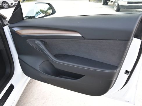 Used 2023 Tesla Model 3 Standard Range image 12