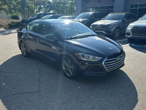 Used 2017 Hyundai Elantra SE FWD image 3