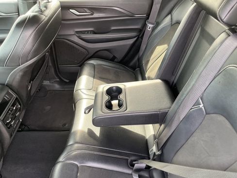 Used 2024 Jeep Grand Cherokee Altitude image 21