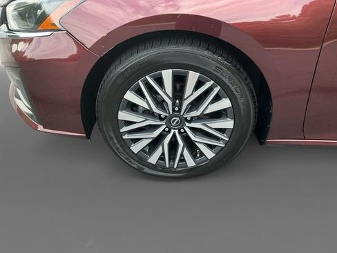 Used 2024 Nissan Altima 2.5 SV FWD image 15