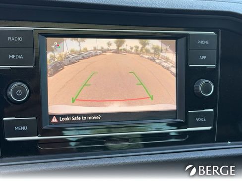 Used 2022 Volkswagen Jetta SE w/ Panoramic Sunroof Package FWD image 29
