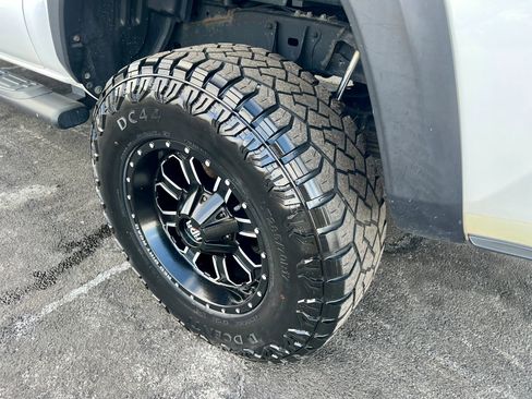 Used 2020 Toyota Tacoma TRD Off-Road image 12