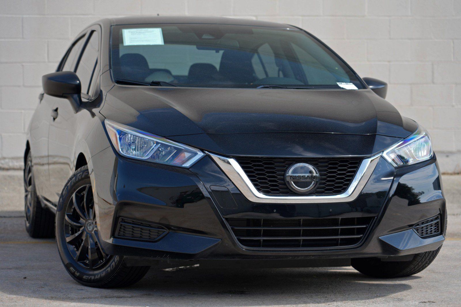 Used 2021 Nissan Versa S FWD image 2