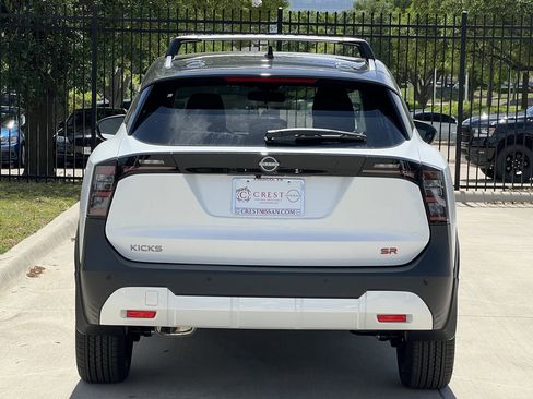 New 2026 Nissan Kicks SR FWD image 5