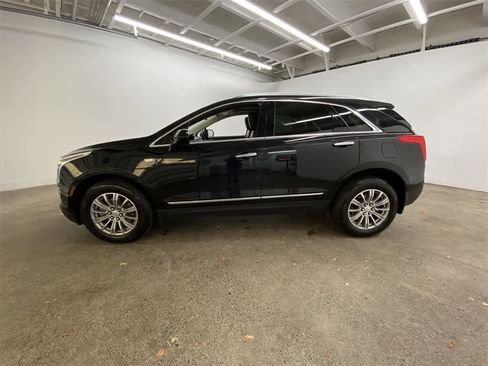 Used 2017 Cadillac XT5 Luxury image 3