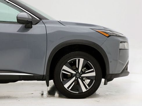 Used 2023 Nissan Rogue SL w/ SL Premium Package image 4