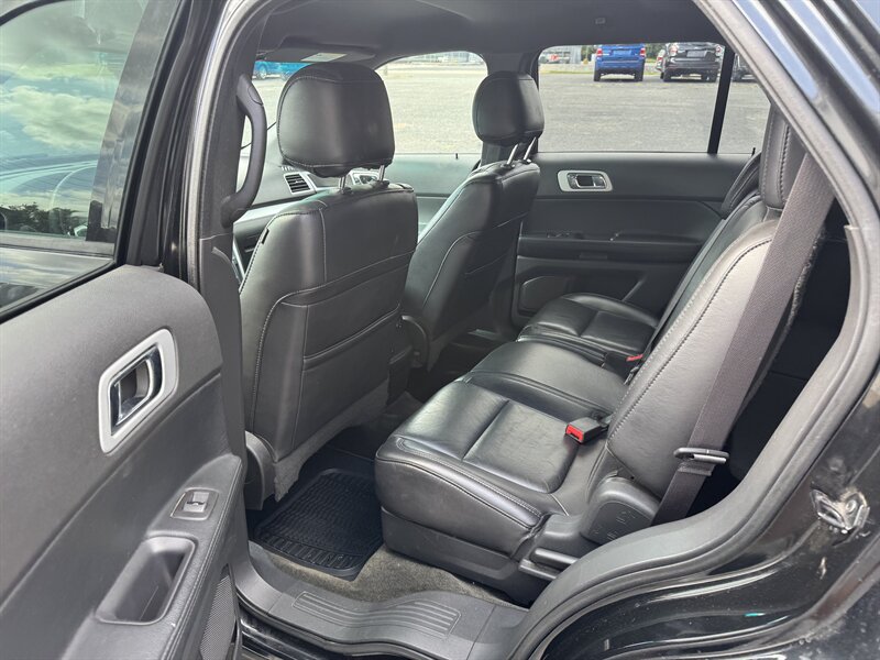 Used 2014 Ford Explorer XLT w/ Equipment Group 202A AWD/4WD image 11