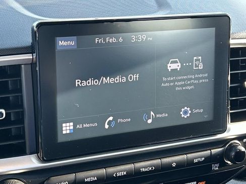 Used 2023 Hyundai Venue SEL image 24