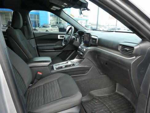 Used 2020 Ford Explorer XLT w/ Class III Trailer Tow Package image 15
