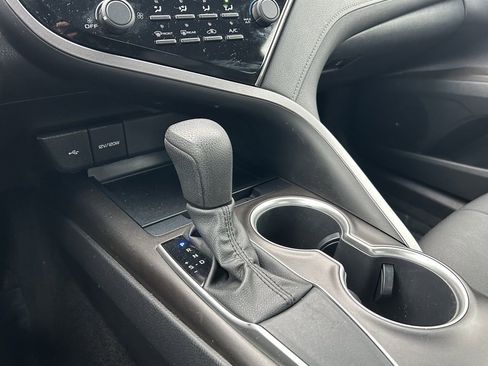 Certified 2021 Toyota Camry LE image 20