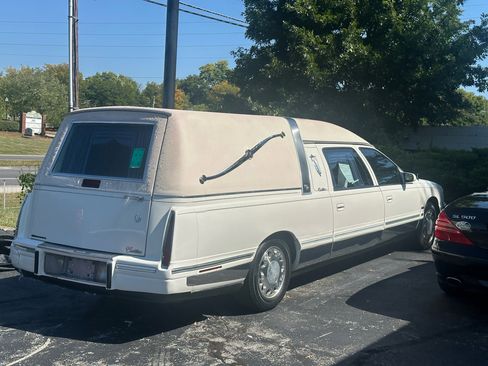 Used 1997 Cadillac De Ville Limousine image 4