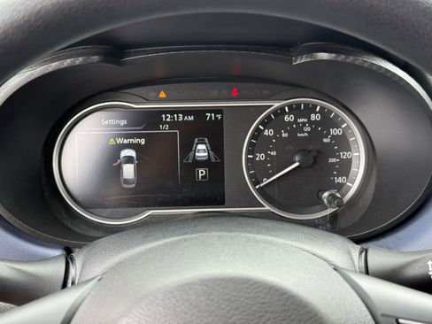 Used 2023 Nissan Versa SV FWD image 18