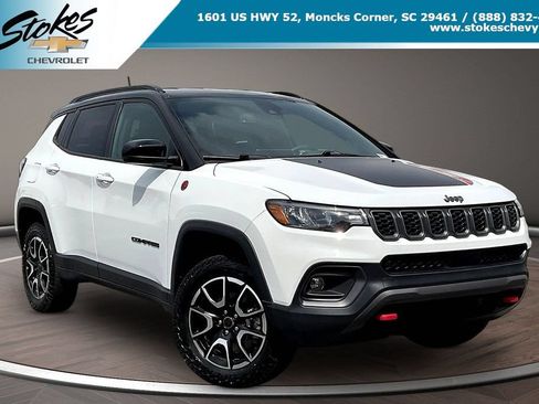 Used 2025 Jeep Compass Trailhawk AWD/4WD image 1