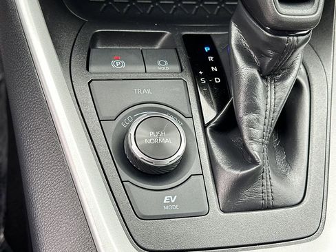 Used 2025 Toyota RAV4 LE image 30