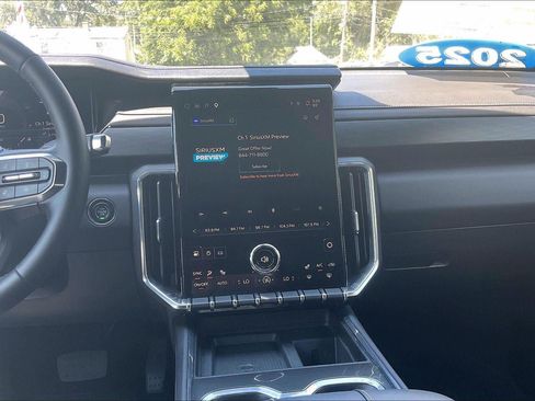 Used 2025 GMC Acadia Elevation FWD image 6