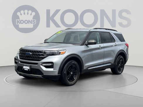 Used 2020 Ford Explorer XLT w/ Equipment Group 202A AWD/4WD image 4