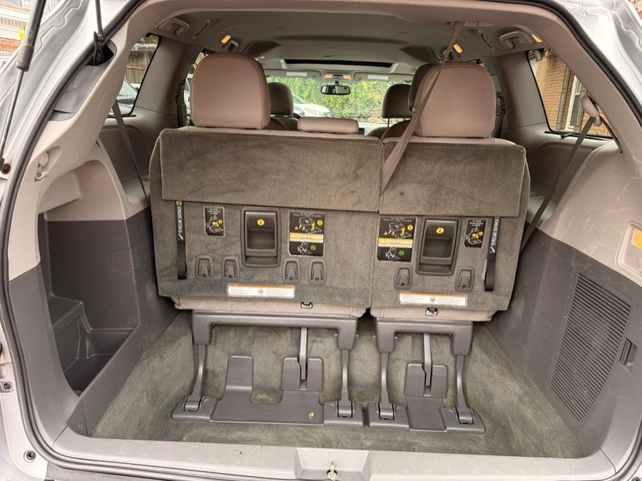 Used 2017 Toyota Sienna XLE w/ XLE Navigation Package AWD/4WD image 15