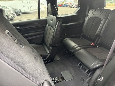 Used 2024 Jeep Grand Cherokee L Altitude image 33