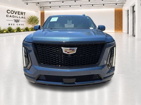 Certified 2025 Cadillac Escalade Sport Platinum AWD/4WD image 3