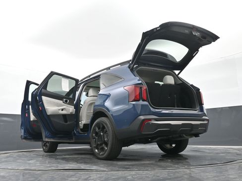 Used 2025 Kia Sorento SX image 53