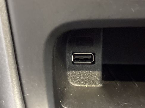 Used 2017 Ford Focus SEL image 34