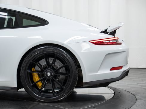 Certified 2018 Porsche 911 GT3 RWD image 47