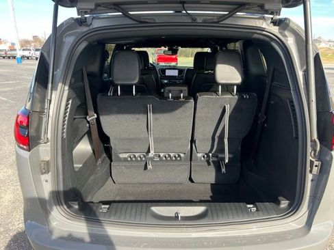 Used 2023 Chrysler Pacifica Touring-L w/ S Appearance Package image 14