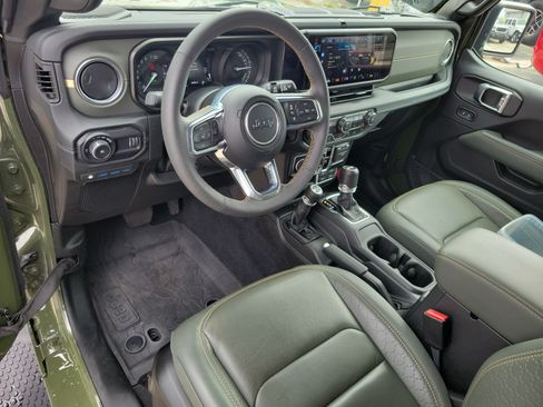 Used 2024 Jeep Wrangler High Altitude AWD/4WD image 12
