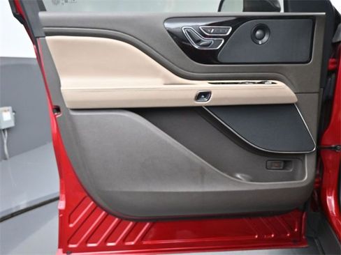 Used 2021 Lincoln Aviator Reserve w/ Equipment Group 201A image 12