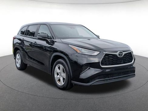 Used 2023 Toyota Highlander L FWD image 8