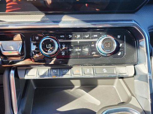 New 2026 GMC Sierra 2500 Denali w/ Denali Reserve Package image 17