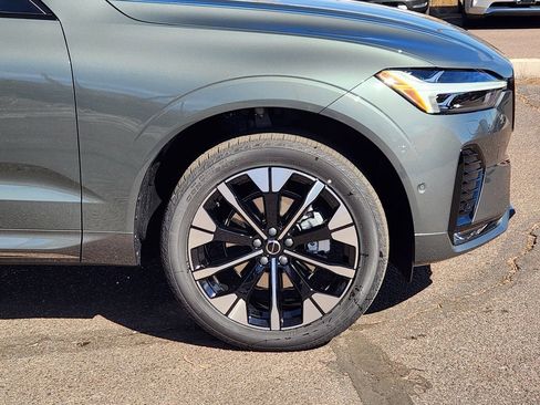 New 2026 Volvo XC60 B5 Plus w/ Protection Package Premier image 28