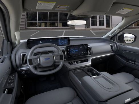 New 2026 Ford Expedition Active image 9