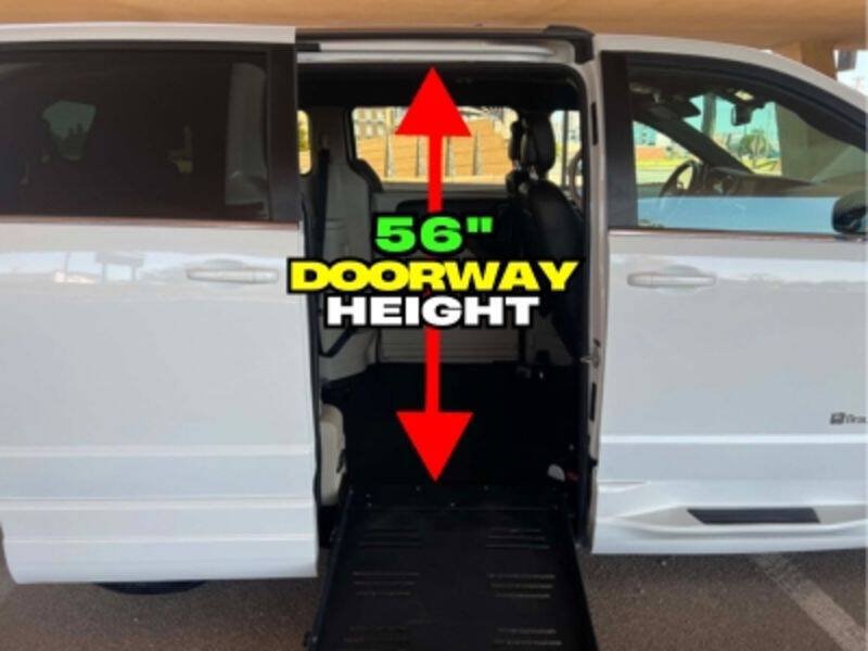 Used 2018 Dodge Grand Caravan SXT FWD image 39