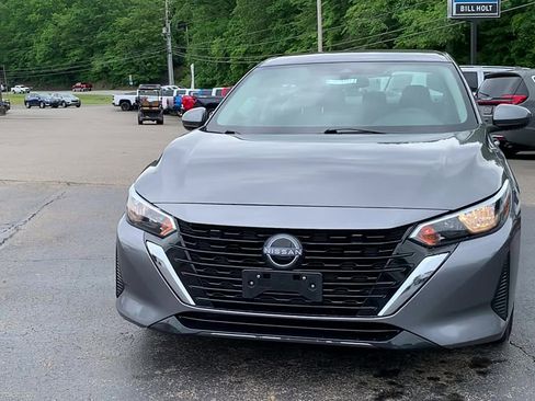 Used 2024 Nissan Sentra SV FWD image 7