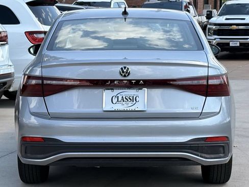 Used 2025 Volkswagen Jetta SE FWD image 5