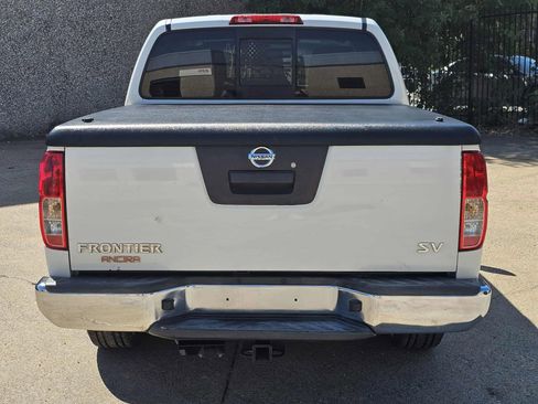 Used 2014 Nissan Frontier SV image 4