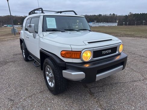 Used 2012 Toyota FJ Cruiser Base image 2