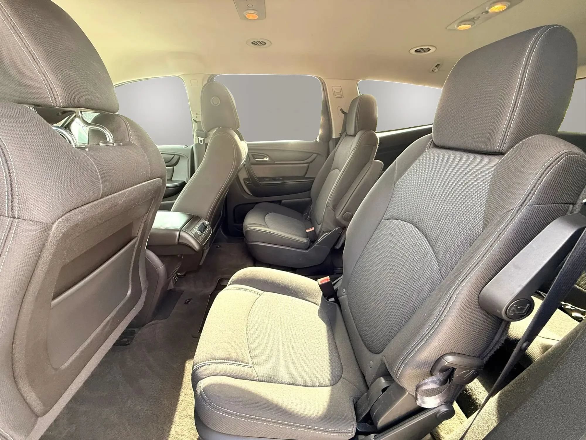 Used 2017 Chevrolet Traverse LT FWD image 13