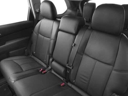 Used 2016 Nissan Pathfinder Platinum w/ Family Entertainment Package image 17