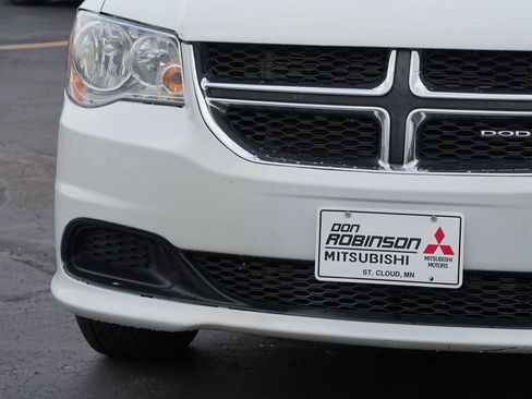 Used 2018 Dodge Grand Caravan SE w/ UConnect Hands-Free Group FWD image 9