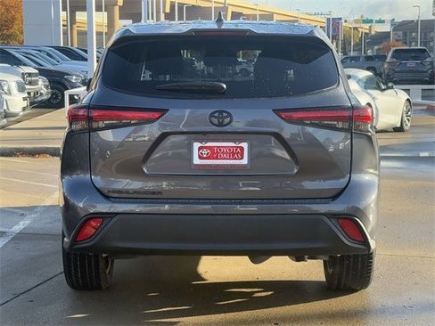 Used 2022 Toyota Highlander L image 5