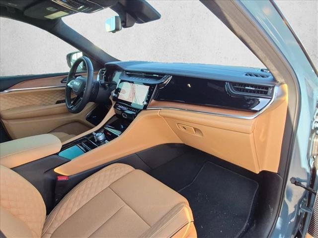 Used 2026 Jeep Grand Cherokee Summit w/ Obsidian Package AWD/4WD image 18